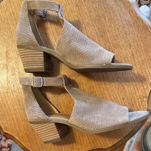 EUC Lucky Brand Tan Suede Women's Ankle Strap Sandals Stacked Heel